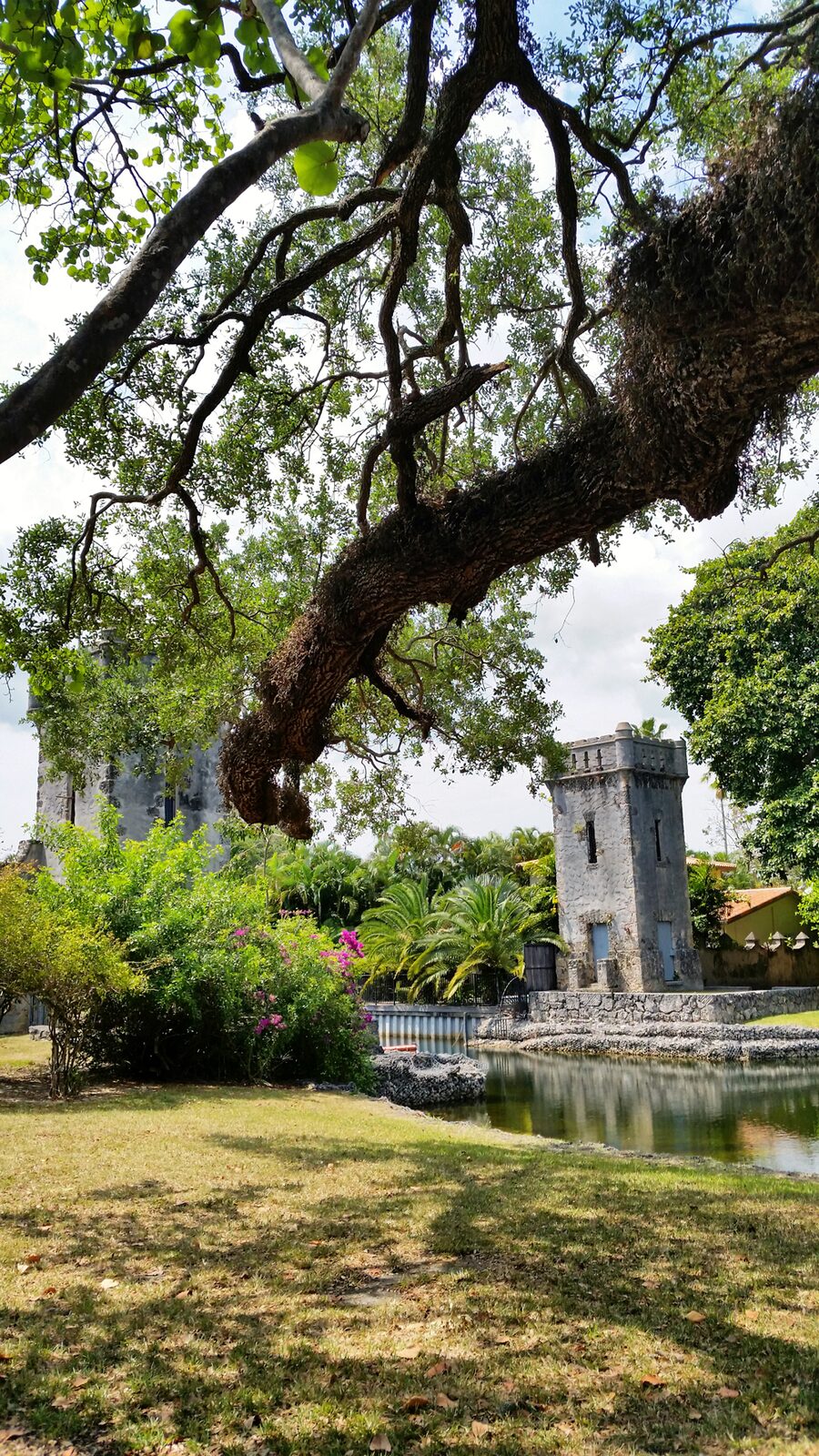 The Coral Gables Wayside Park was designed in a Mediterranean Revival style and also added to the U.S. National Register of Historic Places. It is a small park that has a canal in the middle and on each side you will find the castle-like towers, transporting you to a bygone era. Can it get even more romantic than this?