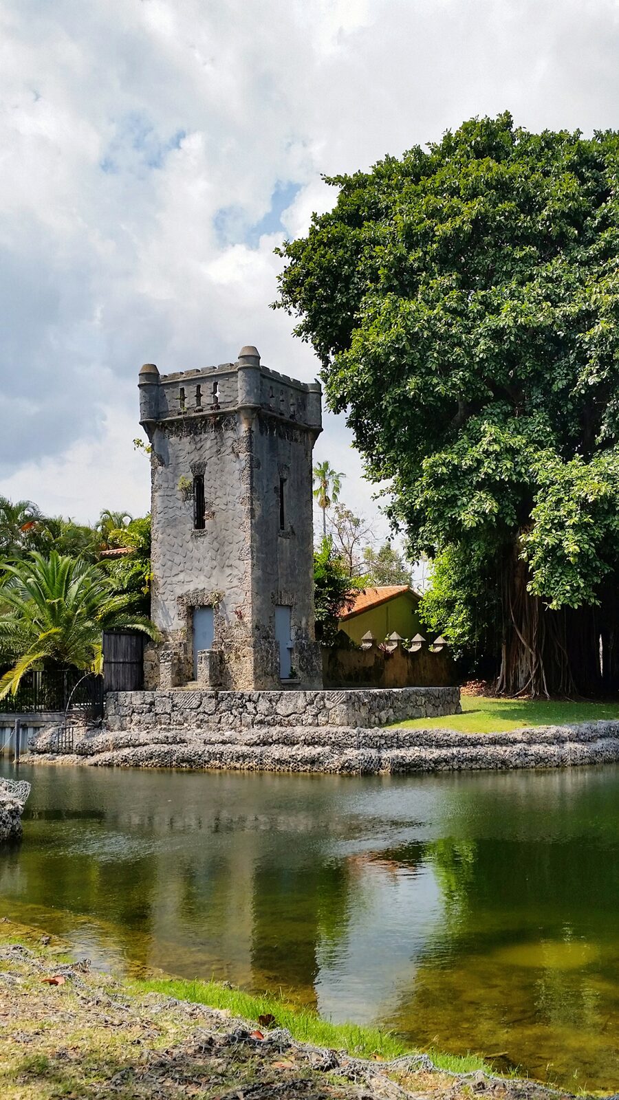 The Coral Gables Wayside Park was designed in a Mediterranean Revival style and also added to the U.S. National Register of Historic Places. It is a small park that has a canal in the middle and on each side you will find the castle-like towers, transporting you to a bygone era. Can it get even more romantic than this?